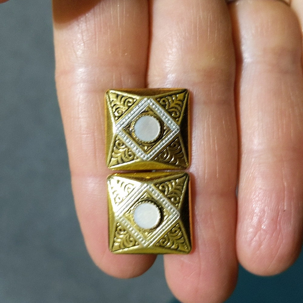 Men's cufflinks